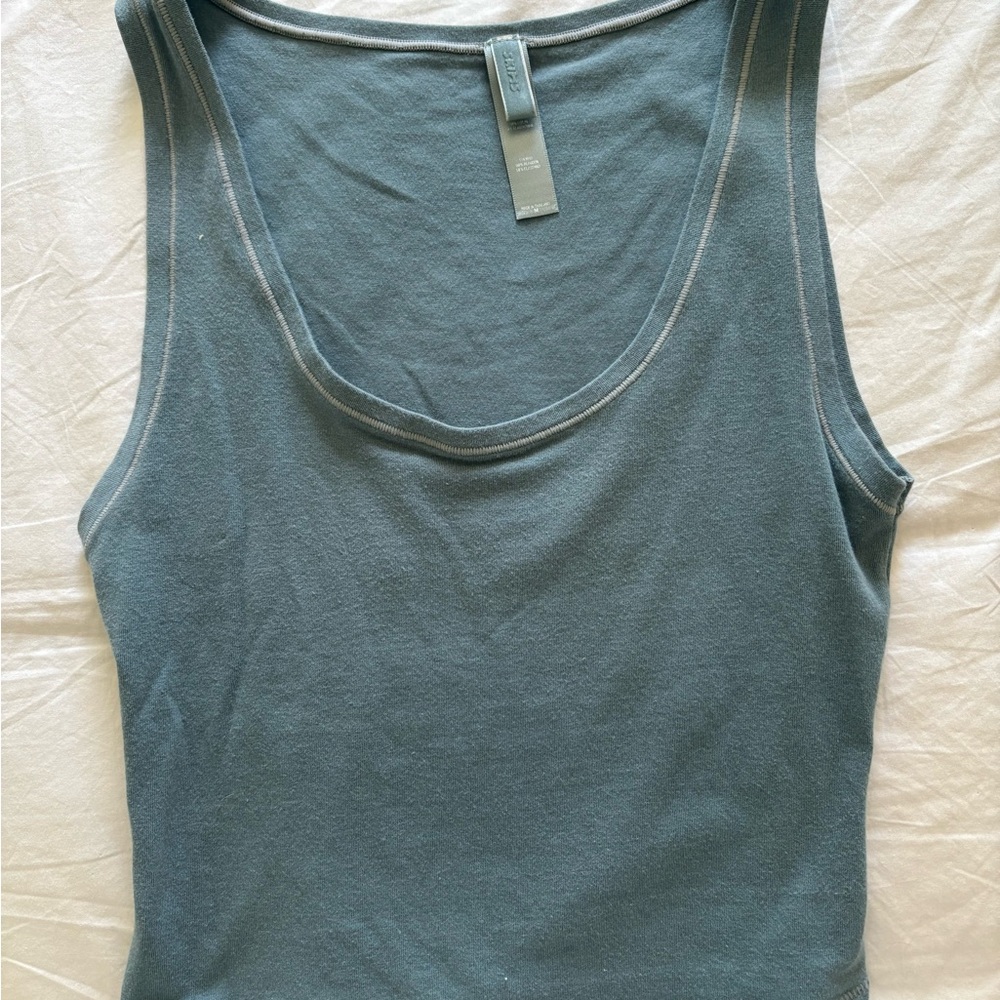 Bundle of 3 SKIMS Tank Tops - Picture 3 of 6
